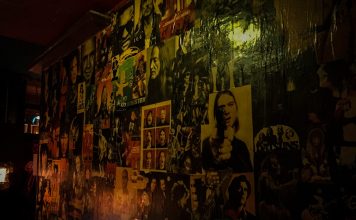 Foto: Die zugeklebte Wand im Plan B in Münster