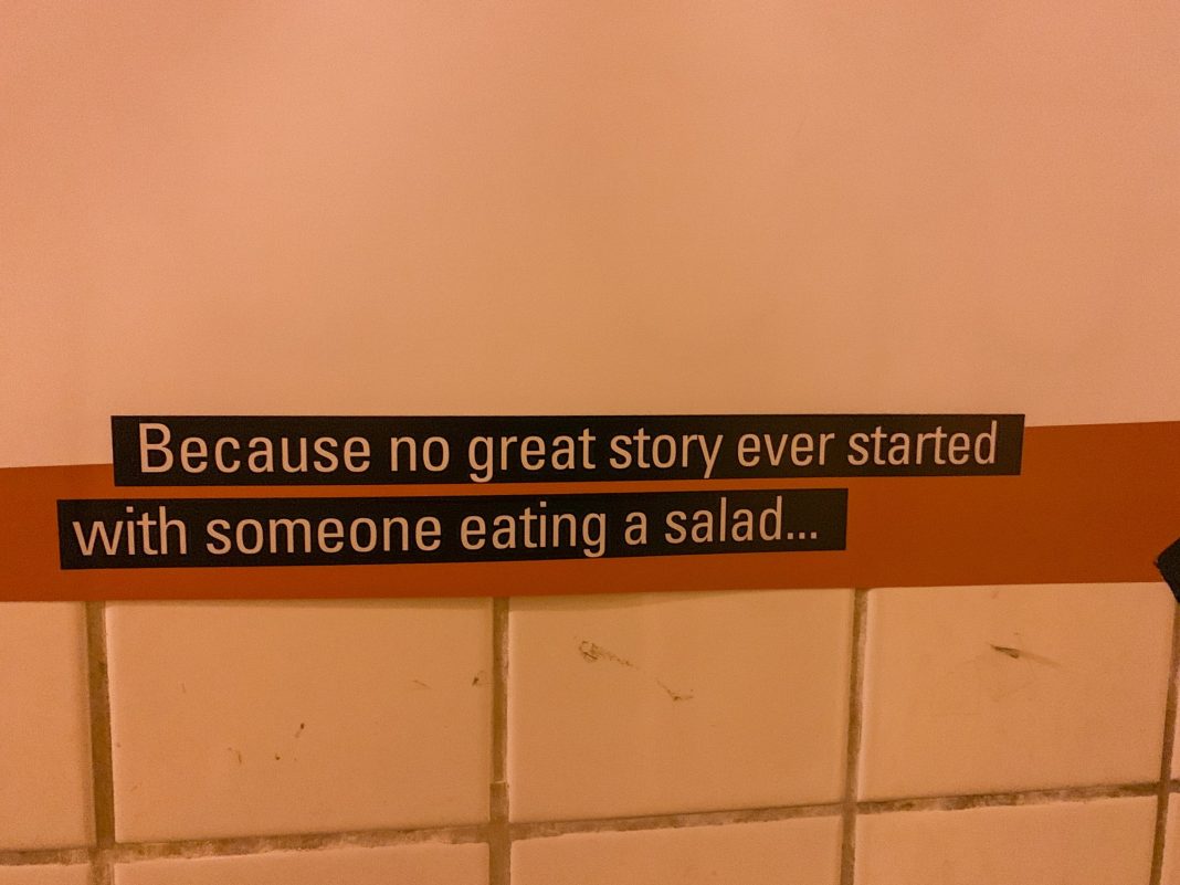 Foto: Because no great story ever started with someone eating a salad…
