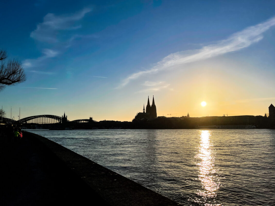 Foto: Rhein, Dom, Himmel, Sonne