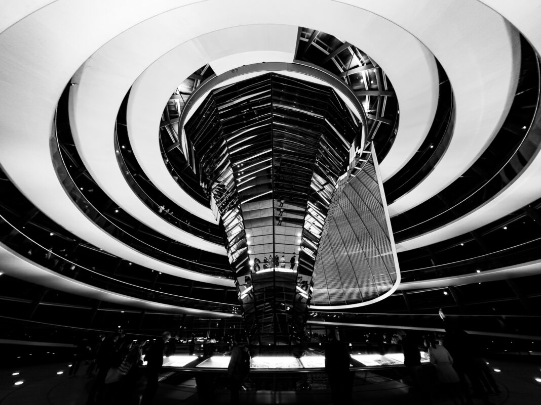 Foto: Spiegeltrichter im Reichstag