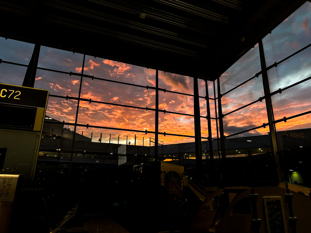 Foto: Sonnenuntergang am Flughafen Köln/Bonn