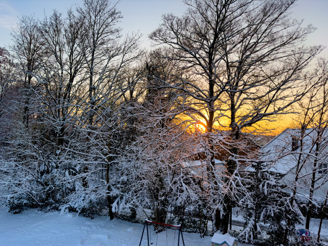 Foto: Sonnenuntergang mit Schnee