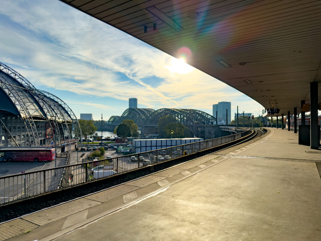 Foto: Sonniger Sonntag am Kölner Hauptbahnhof