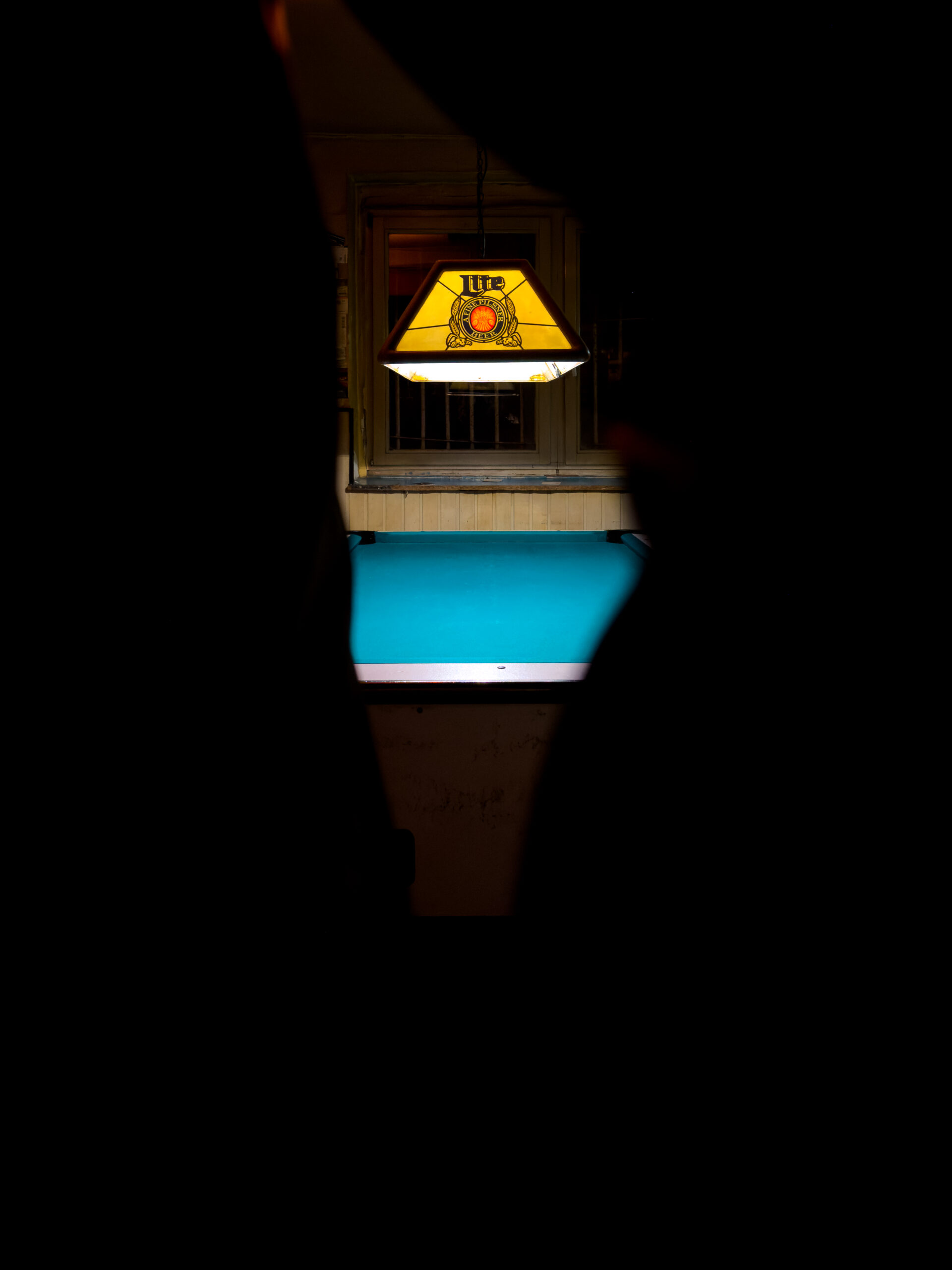 Foto: Lampe und Billardtisch im Connection